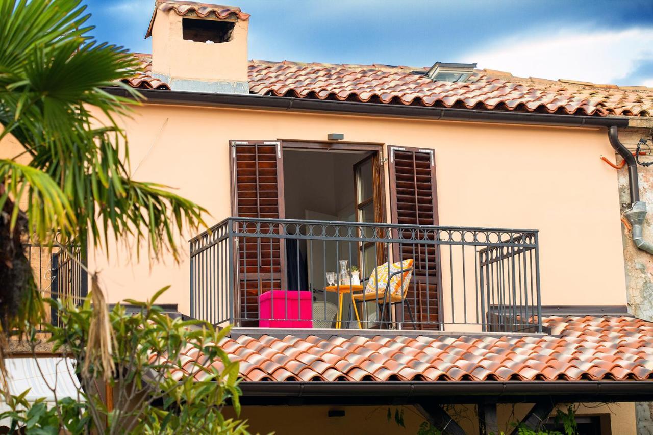 Holiday Home Kuca Na Moru Kornic Luaran gambar