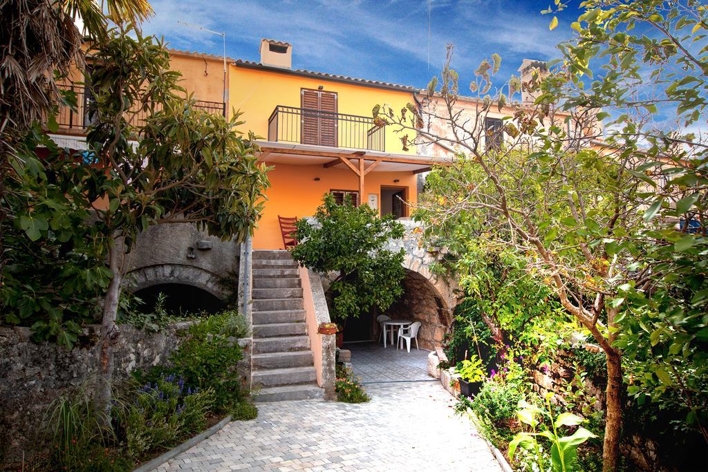 Holiday Home Kuca Na Moru Kornic Luaran gambar