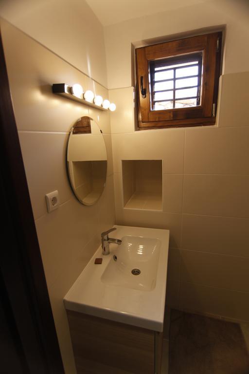 Holiday Home Kuca Na Moru Kornic Luaran gambar